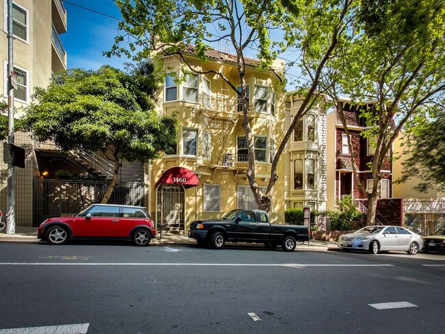 Building Photo - TOP FLOOR! LARGE CLOSET! On-Site LAUNDRY! ...