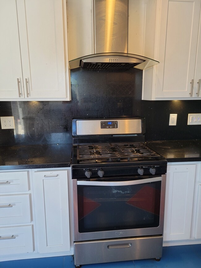 Kitchen - 11721 Puryear Ln