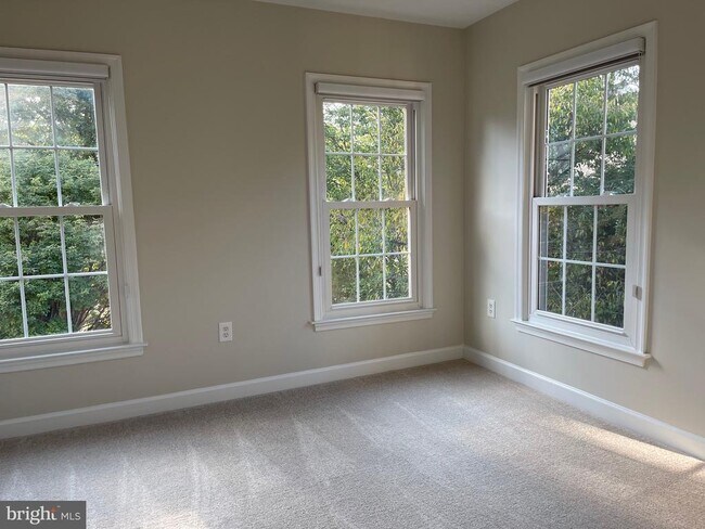 Building Photo - 9715 Whitley Park Pl