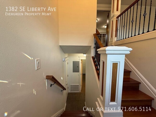 Building Photo - 1382 SE Liberty Ave