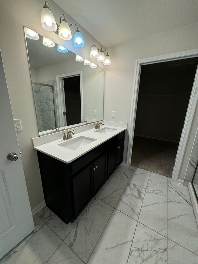 Building Photo - THREE BEDROOM NEW CONSTRUCTION PARKLAND SCHOOLS Townhome