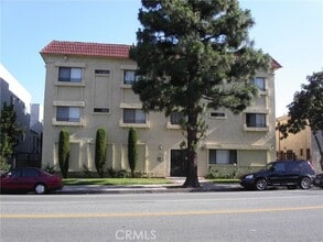 Building Photo - 17312 Chatsworth St