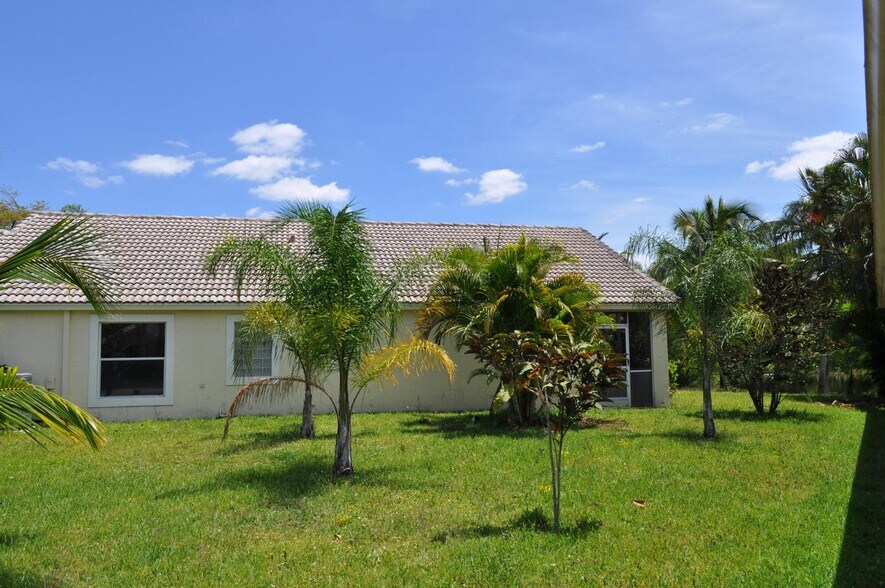 Building Photo - 1592 Carriage Brooke Dr