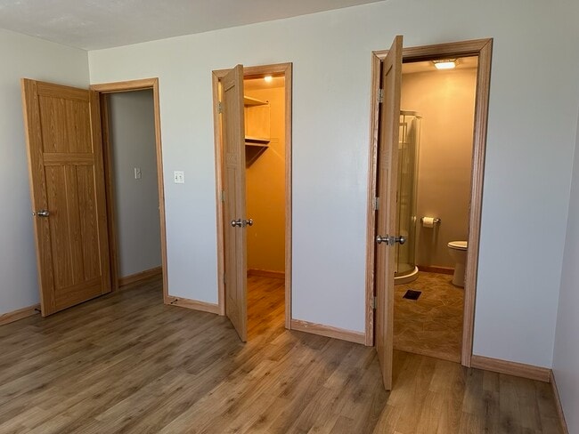 Building Photo - 2275 N Cable Rd