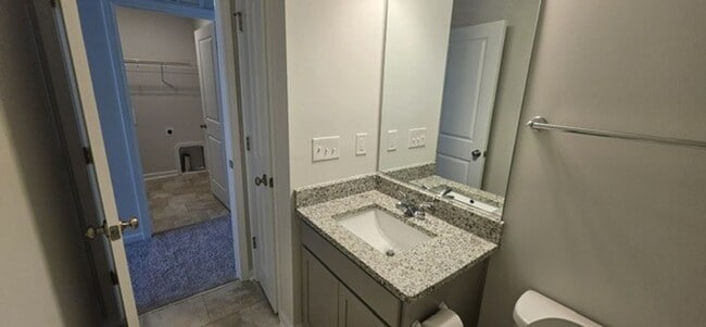 Building Photo - ****** HALF OFF FIRST FULL MONTH OF RENT!! ******