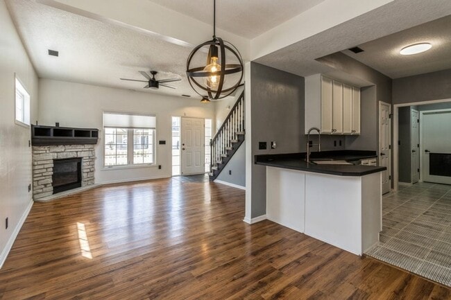 Building Photo - FOUNTAIN POINTE TOWNHOME!! 2 Bed, 2.5 Bath Townhome in Ankeny