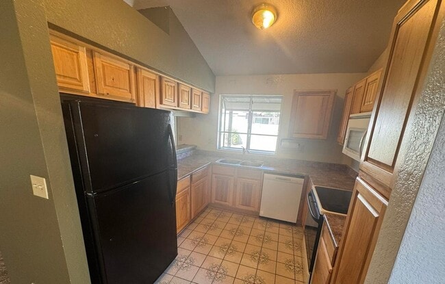 Building Photo - 3 bedroom at Peoria & 59th Ave