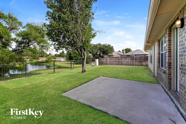 Building Photo - 11921 Hickory Cir