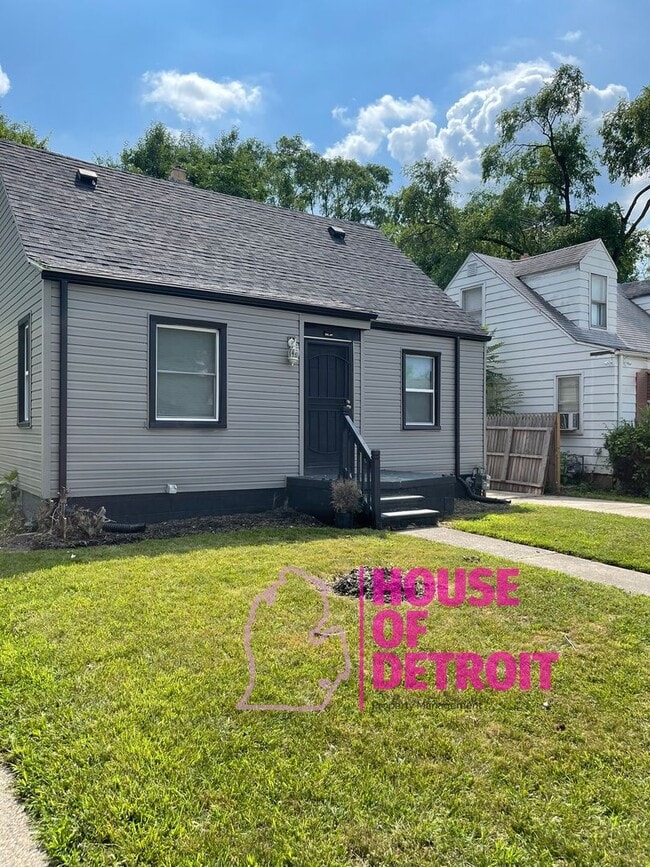 Building Photo - 3 BEDROOM 1 BATH BUNGALOW FREE PRE-SCREEN