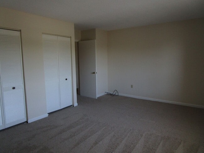 Building Photo - 2 Bedroom, 2 Bath - Water Included