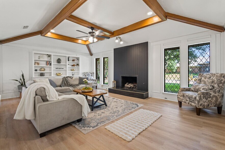 Building Photo - 3948 Camino Dr