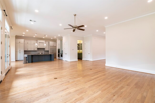 Building Photo - 1507 Martin St