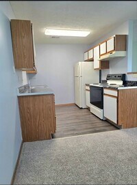 Building Photo - 4865 Marshall Dr