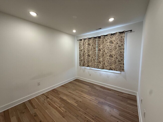 Building Photo - 1433 Brown St