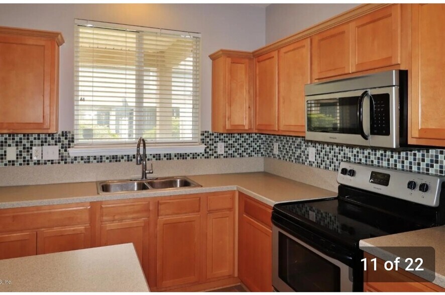 Building Photo - 2369 Sunset Bluff Dr