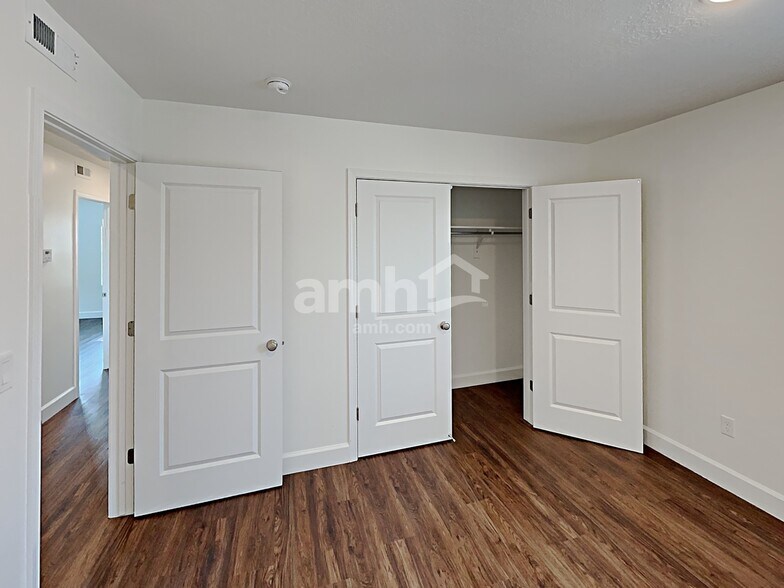 Building Photo - 6101 W Arranmore Dr