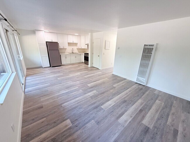 Building Photo - 2 bed 1 bath apartment for rent in South Lake Tahoe