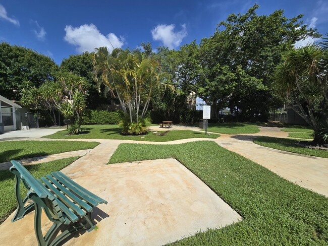 Building Photo - 1530 Royal Forest Ct