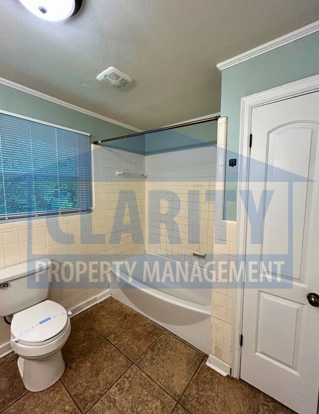 Building Photo - Three bedroom home in Downtown Cleveland!