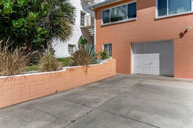 Building Photo - 116 S Grandview Ave