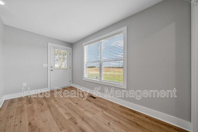 Building Photo - 7847 US-41