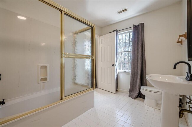 Building Photo - 34 Johnston Row NW