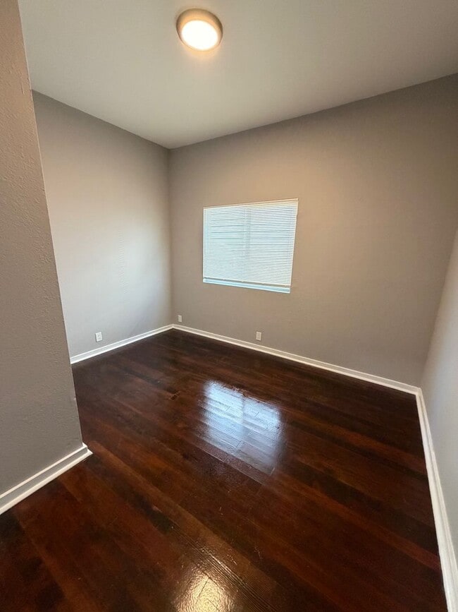 Building Photo - 1737 Chase St