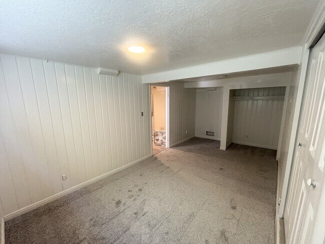Building Photo - 1090 S 1100 E
