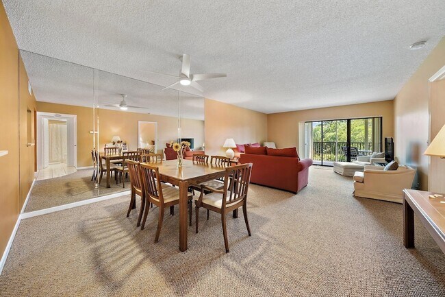 Building Photo - 300 N Hwy A1A