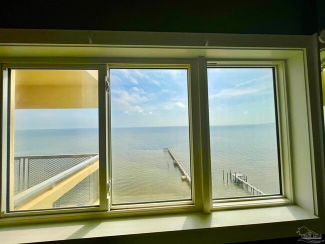 Building Photo - 825 Bayshore Dr