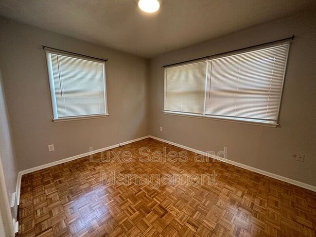 Building Photo - 1025 SW 57th St