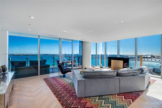 Building Photo - 700 NE 26th Terrace