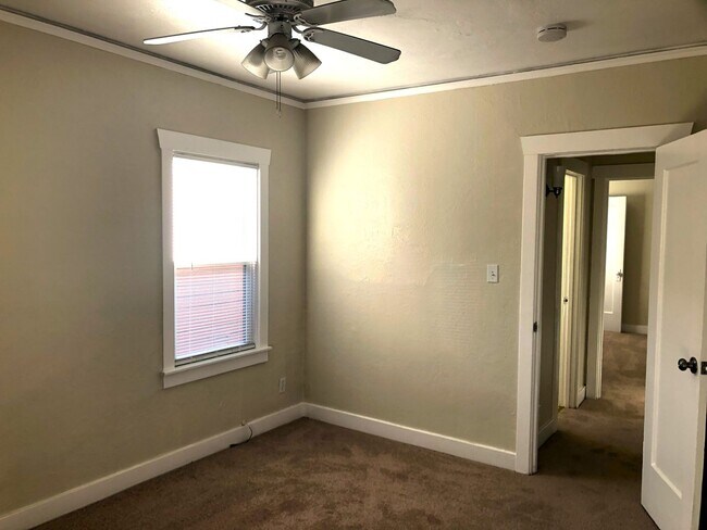 Building Photo - F03230