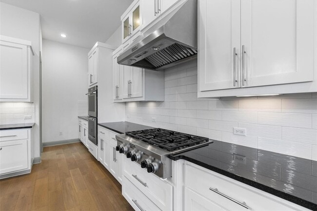 Building Photo - 16516 Leopold Trail