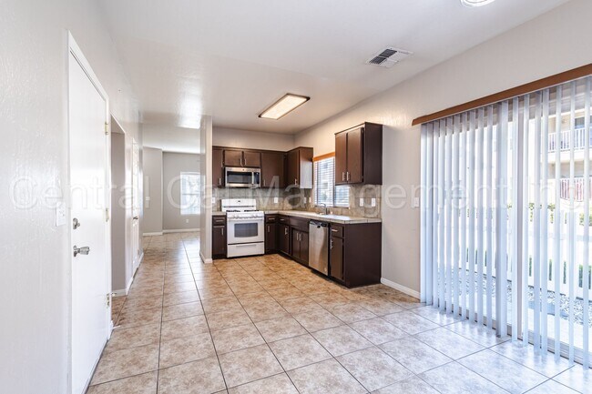 Building Photo - 3 Bedroom/2 Bath Townhome in Mill Creek - ...