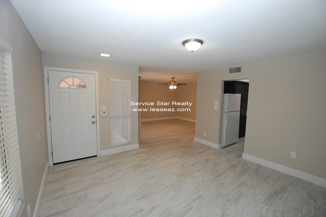 Building Photo - 5220 E Tamblo Dr