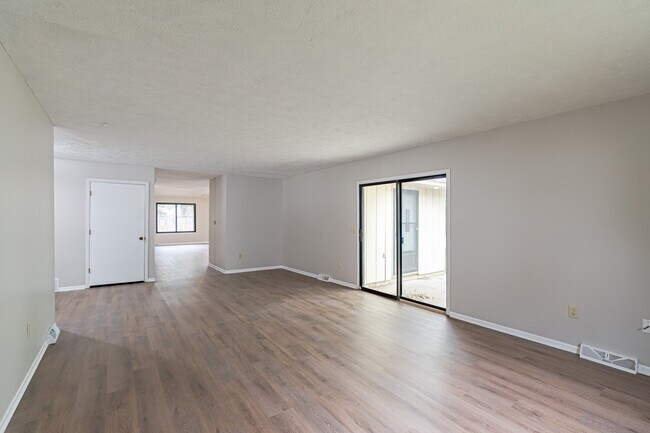 Building Photo - 13103 Lillian St