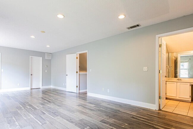 Building Photo - 11030 Indian Village Dr
