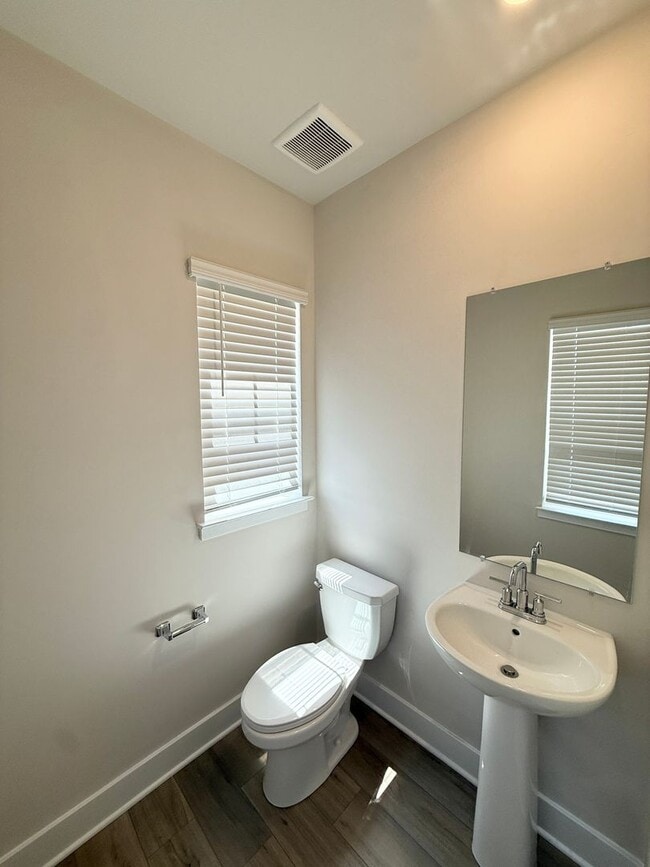 Building Photo - 1670 Lake Placid Dr