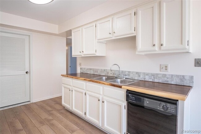 Building Photo - 276 Meadow Bridge Dr