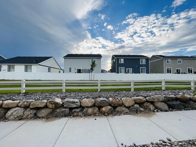 Building Photo - 13084 S Tortola Dr