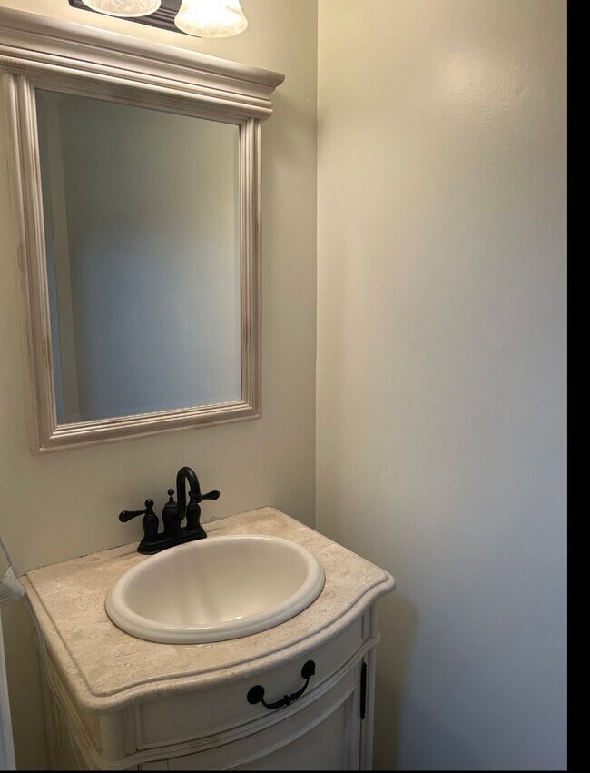 Building Photo - 1130 Heathshire Dr