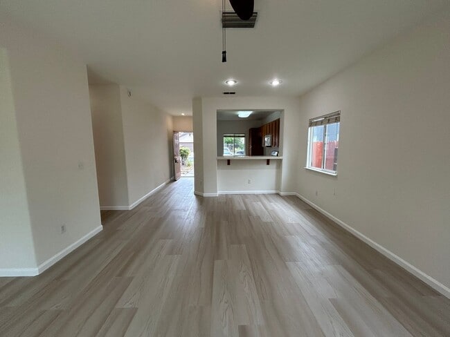 Building Photo - 2541 Carnival Dr