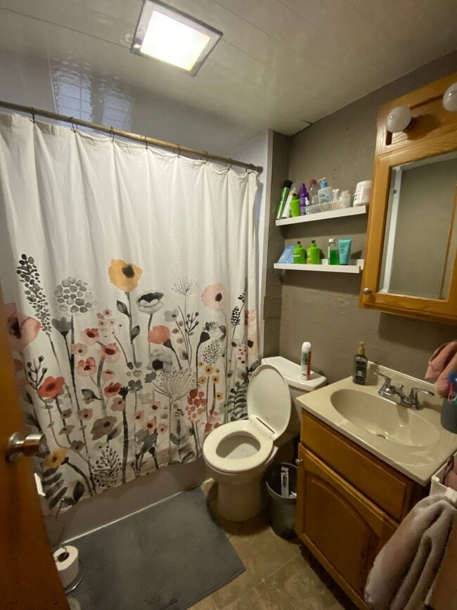 Building Photo - AVAILABLE MAY 2026  - 2 Bedroom Home in Mt Washington w/ Fenced In Yard!