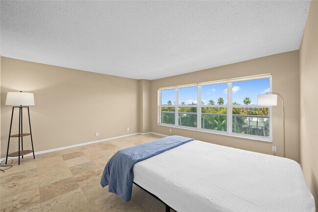 Building Photo - 3900 Galt Ocean Dr