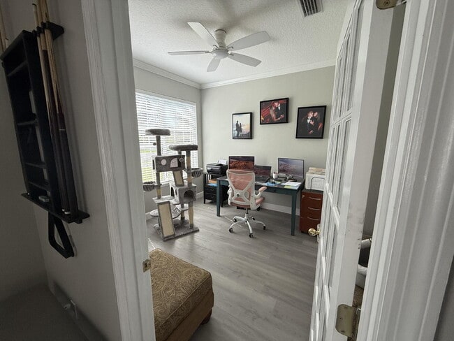Building Photo - "Spacious 3-Bedroom Retreat with Bonus roo...