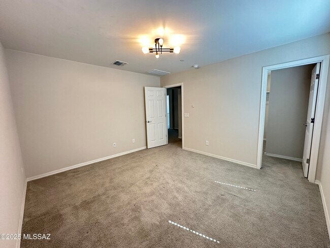 Building Photo - 7806 S Land Grant Dr