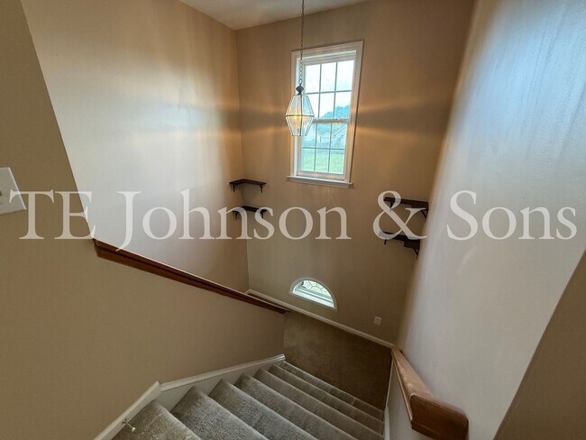 Building Photo - Charming 3-Bedroom Home with Modern Comfor...