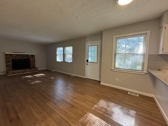 Building Photo - 361 St Thomas Dr