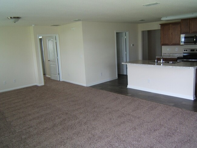 Building Photo - 240 Blue Crk Wy